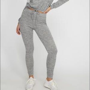 tight women’s sweatpants